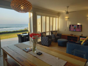 Modern & Luxurious Beachfront Villa